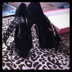 Black Mary Jane Like Pump