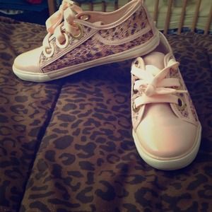 Size 9 coach like shoes