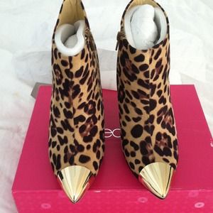 For catwoman1972 Leopard booties