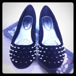 *SOLD* Spiked ballet type flats size 9