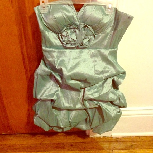 Dress - Picture 1 of 1