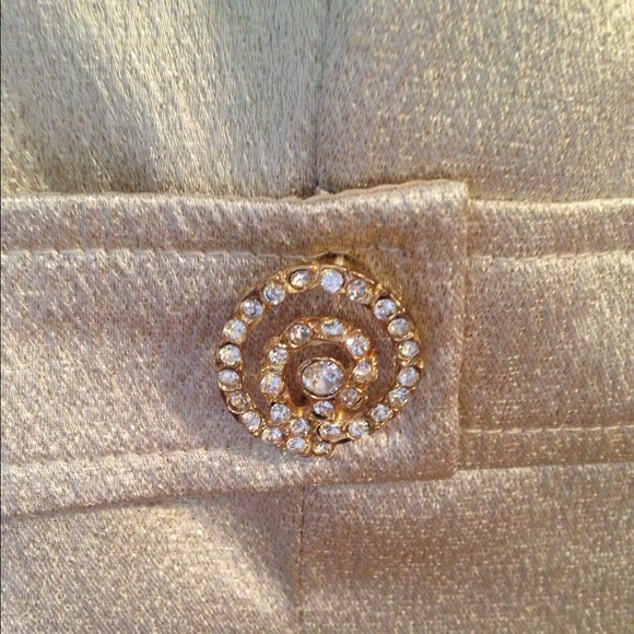 Gorgeous gold👑 - Picture 3 of 4