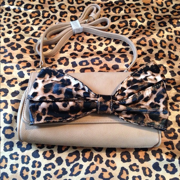 💢SOLD!💢Leopard bow clutch/ purse