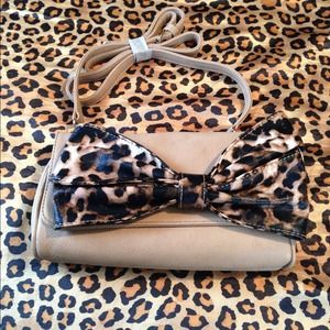 💢SOLD!💢Leopard bow clutch/ purse
