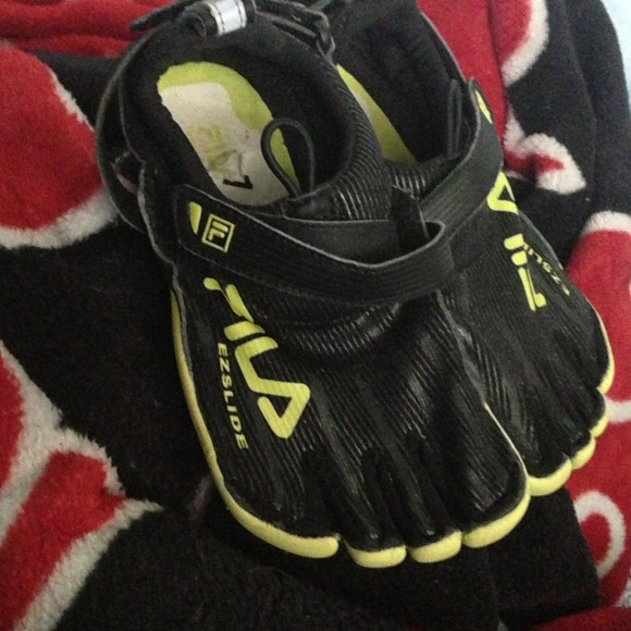 TRADE WITH SCOTLYN Kids FILA EZSlide skeletoes