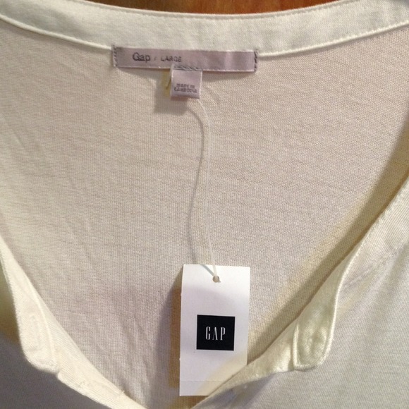 Brand new, super soft Gap shirt - Picture 3 of 3