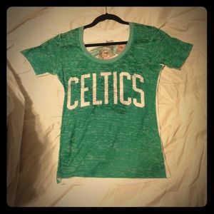 Boston Celtics T-shirt and vintage hat.