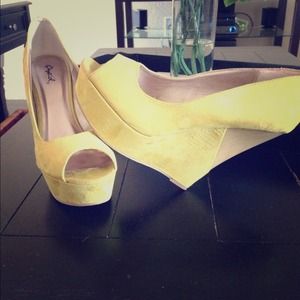 Yellow wedges