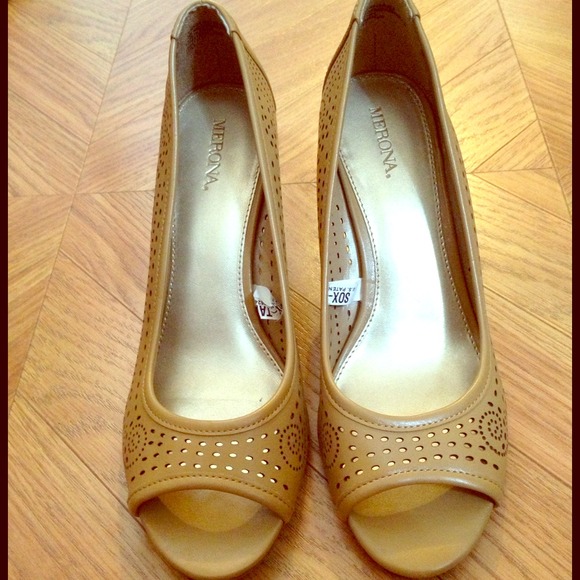 patterned cutout tan wedges