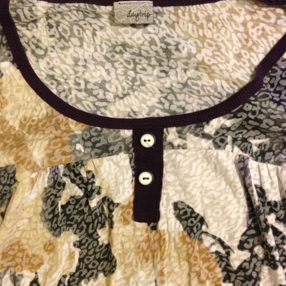 Buckle top - Picture 2 of 2