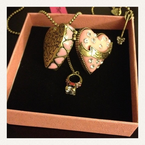 🎉SOLD:🎉 Bundle for @Karianchis - Picture 4 of 4