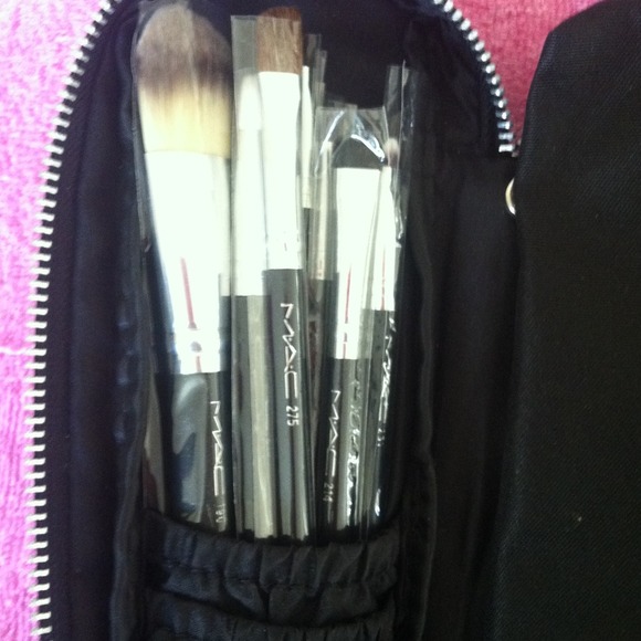 Total of 12 Mac brushes100%NEW💋 - Picture 4 of 4