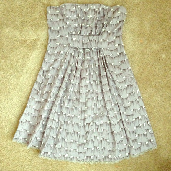 Strapless light purple dress