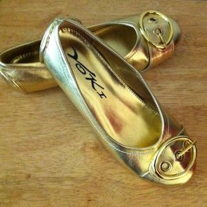 Gold Metallic flats 🚫🚫RESERVED FOR @hookup586 🚫