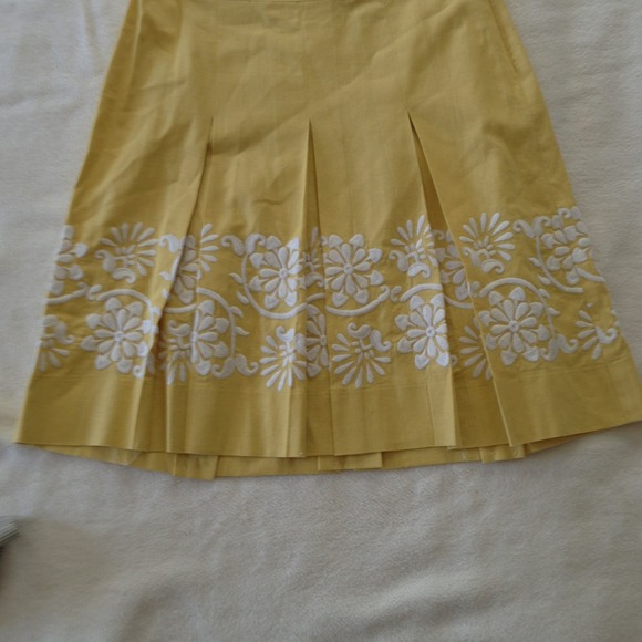 Skirt - Picture 2 of 3
