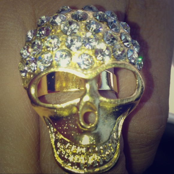 Skull ring with ringtones