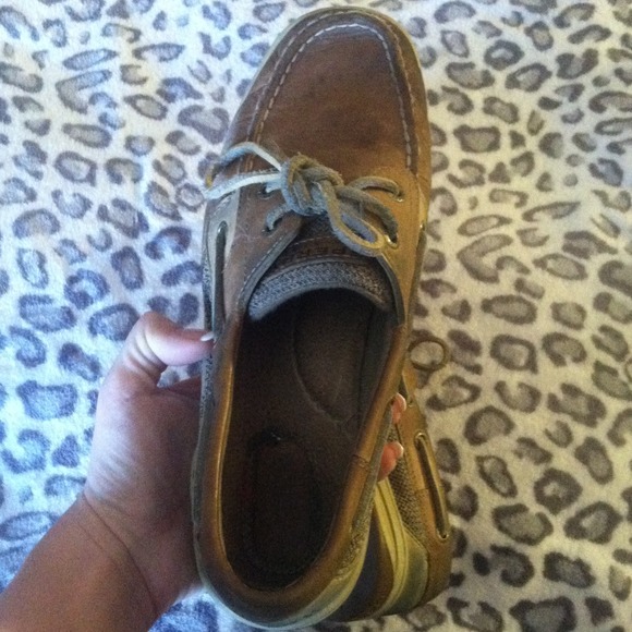 ✋SOLD✋Tan sperrys - Picture 3 of 4