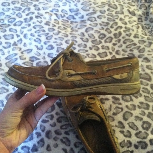 ✋SOLD✋Tan sperrys - Picture 4 of 4