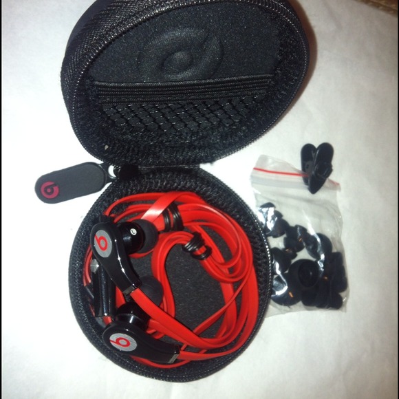 🎯SOLD🎯Beats by Dr Dre Tour with Control Talk