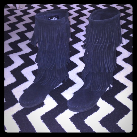 *Reserved* Minnetonka Black 3-Layer Fringe Boots