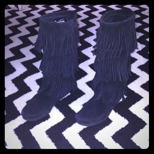*Reserved* Minnetonka Black 3-Layer Fringe Boots