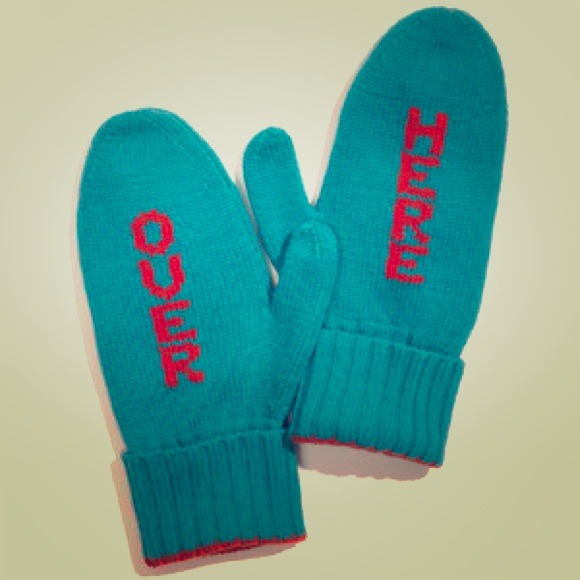 kate spade "Over Here" Mittens NWT Authentic