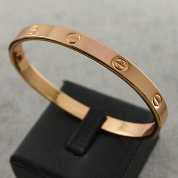 Jewelry - Gold rose bracelet