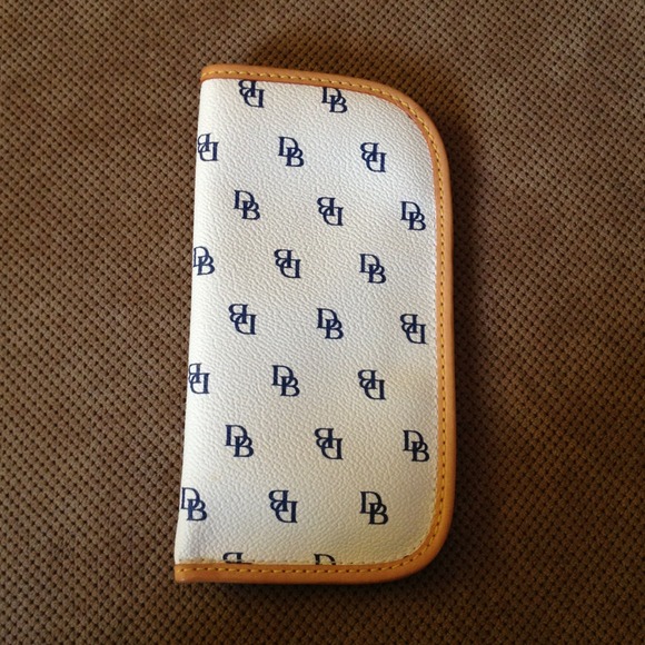 Dooney&Bourke sunglasses case