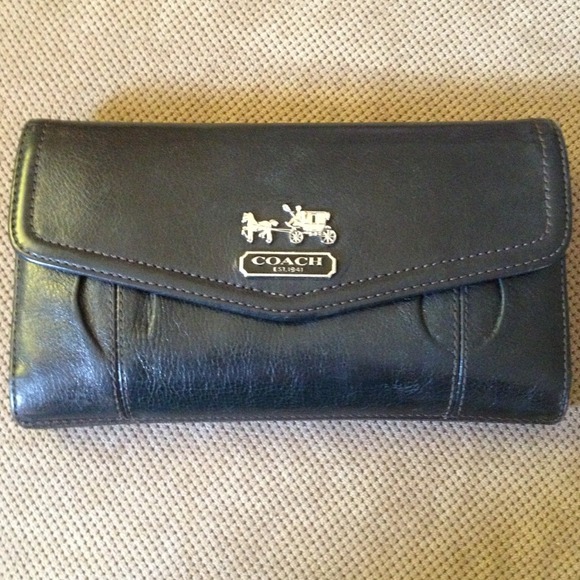 Black auth coach wallet