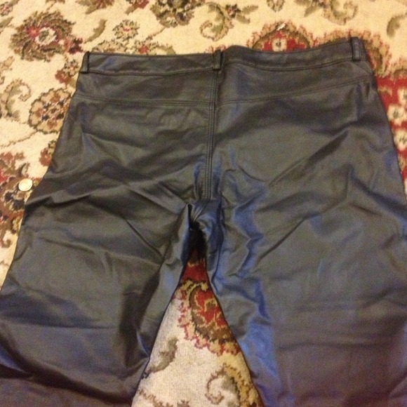 💥Sold as bundle💥Leather Style pants - Picture 3 of 4