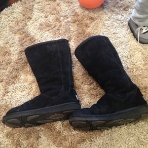 SOLD❗ Authentic Knightsbridge Black Uggs