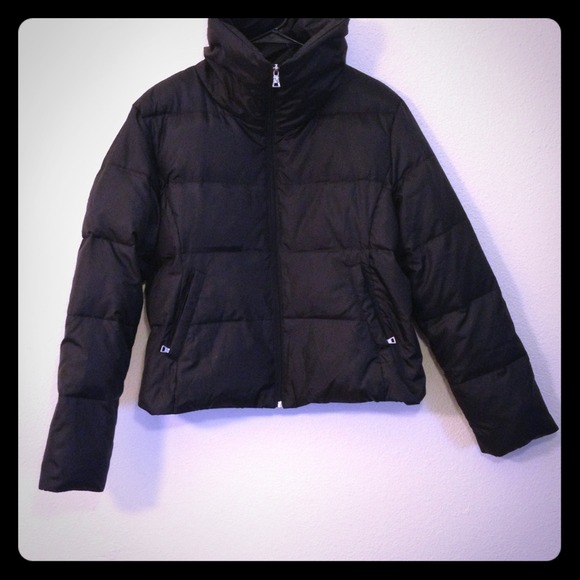 ⭐Sold⭐Reduced⭐Never worn Black Puffer Coat $21