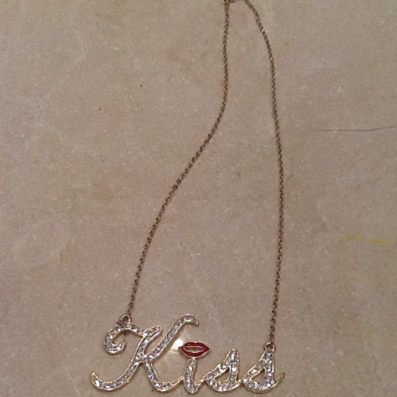 Kiss Necklace Gold Plated - Picture 1 of 2
