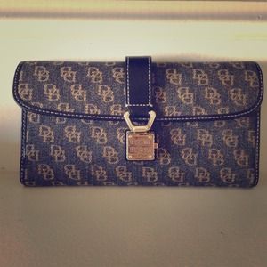 *For katkez* Authentic Dooney & Bourke wallet