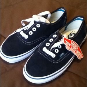 📡💋Size 6 NWT Vans never used!!