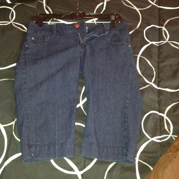 Dark wash capris worn once - Picture 1 of 1
