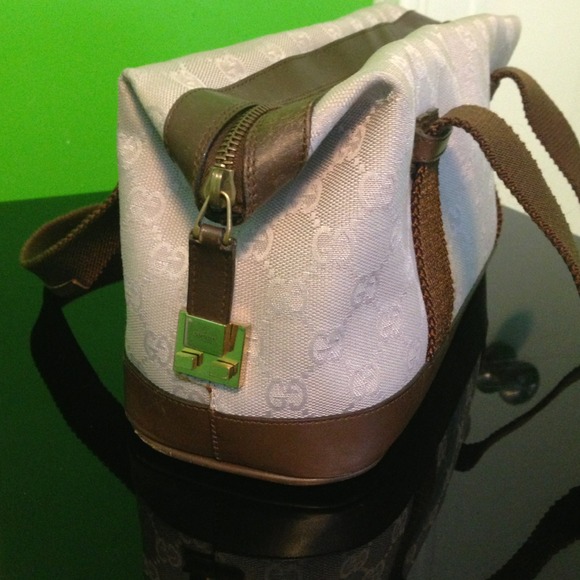 ⛔SOLD⛔Authentic Gucci light purple hand bag - Picture 2 of 4