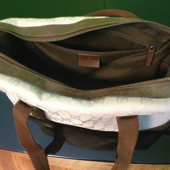 ⛔SOLD⛔Authentic Gucci light purple hand bag - Picture 3 of 4