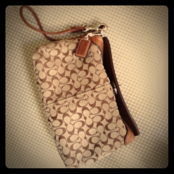 Authentic Coach Wristlet - Picture 1 of 4