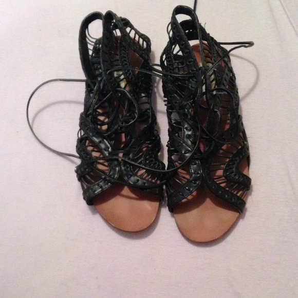 Steve Madden Paiigge sandals size 9.