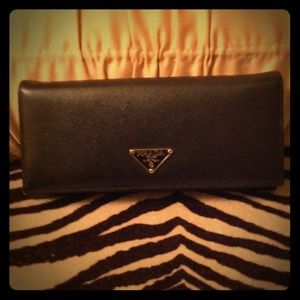 ✳SOLD/BUNDLED✳Prada leather wallet ~ black ~