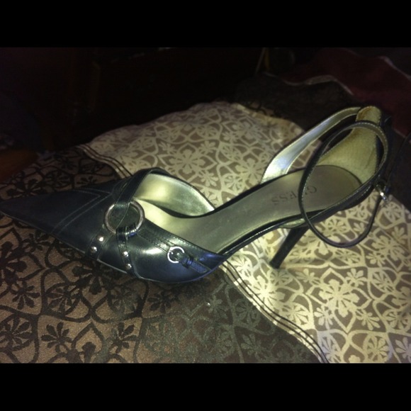 Women's guess shoes