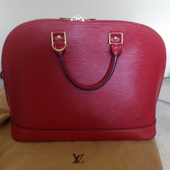 Authentic Vuitton Alma PM in Epi leather