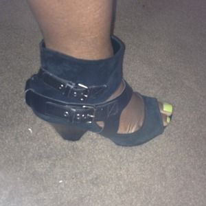 Nice black pep toe sandal