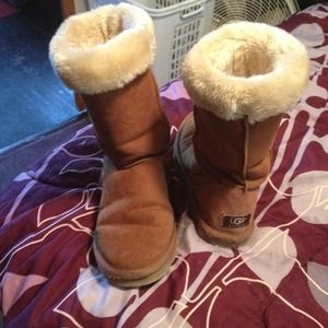 Light brown Ugg boots size 9