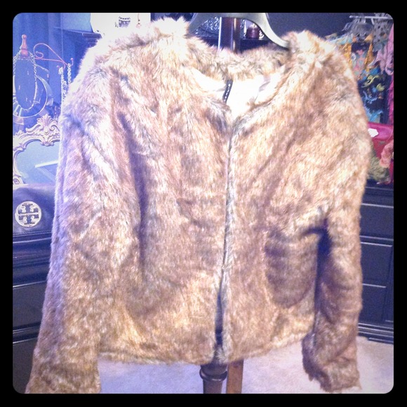 Faux fur short wasted jacket