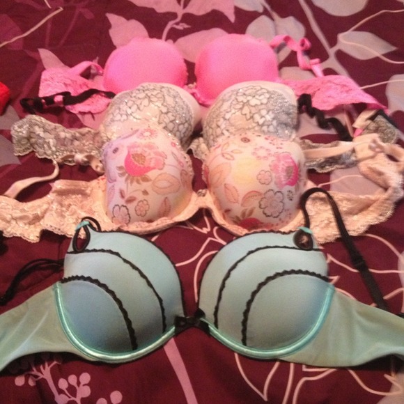 Victoria's Secret bras in 36C