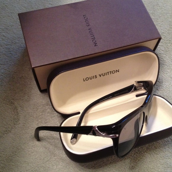 Louis Vuitton sunglasses - Picture 2 of 2