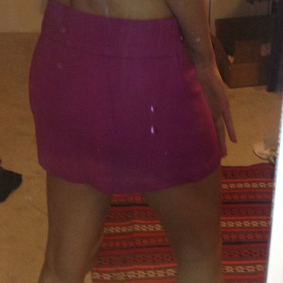 Raspberry button skirt - Picture 2 of 4