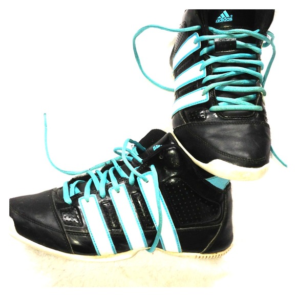 ⛔SOLD⛔Adidas Basketball shoes boys blue 6